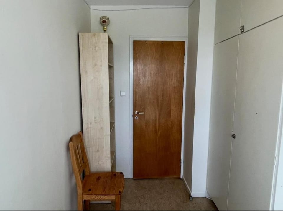 Walk to Everything Bright High-Floor Apt & Balcony Apartment in Huddinge