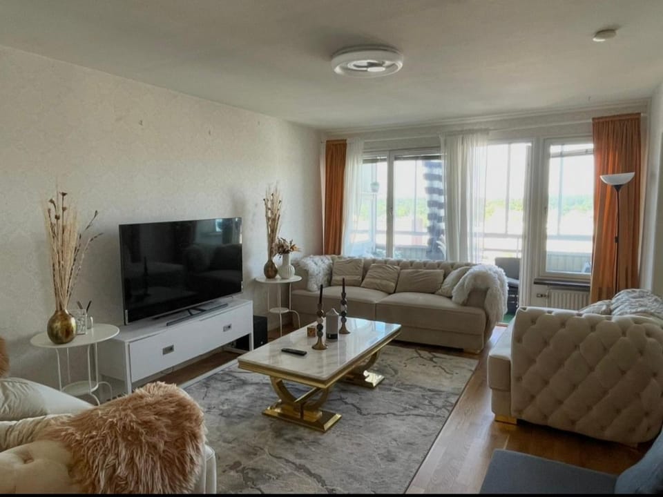 Walk to Everything Bright High-Floor Apt & Balcony Apartment in Huddinge