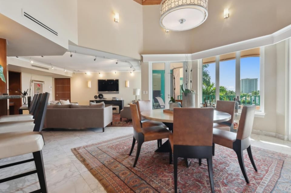 Penthouse Condo with Skyline and Water Views Apartment in Boca Raton