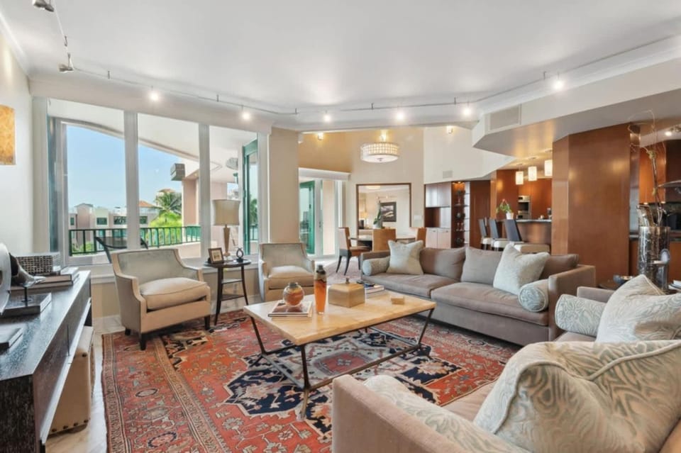 Penthouse Condo with Skyline and Water Views Apartment in Boca Raton