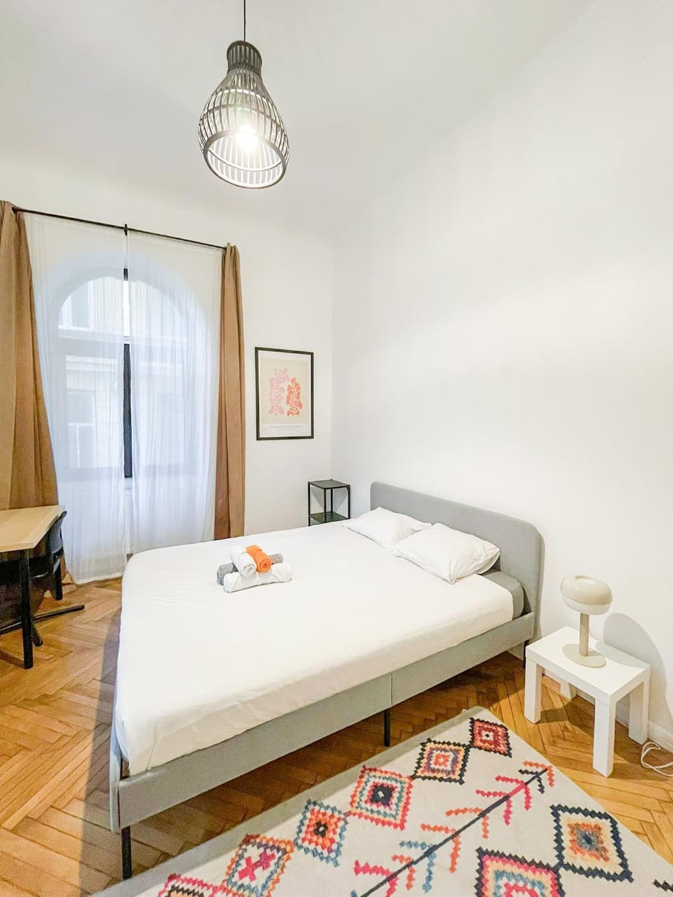 Bed, Photo of the whole room, Bedroom, towels