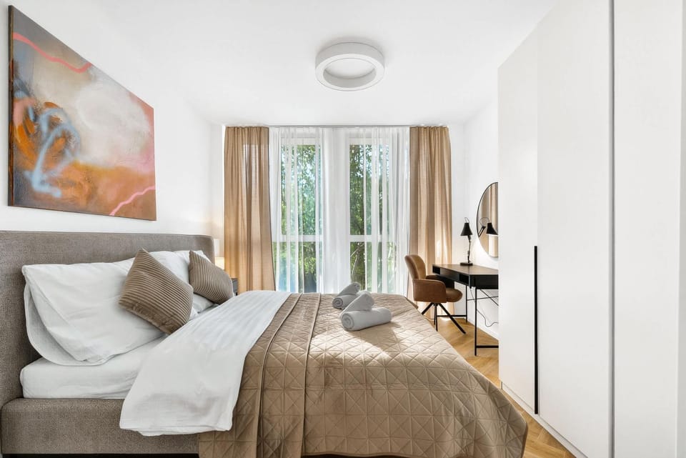 Bed, Living room, Photo of the whole room, Seating area, Bedroom