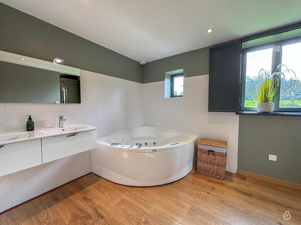 Les Pommiers Cottage, bain Nordique, 10 min de Honfleur House in Normandy