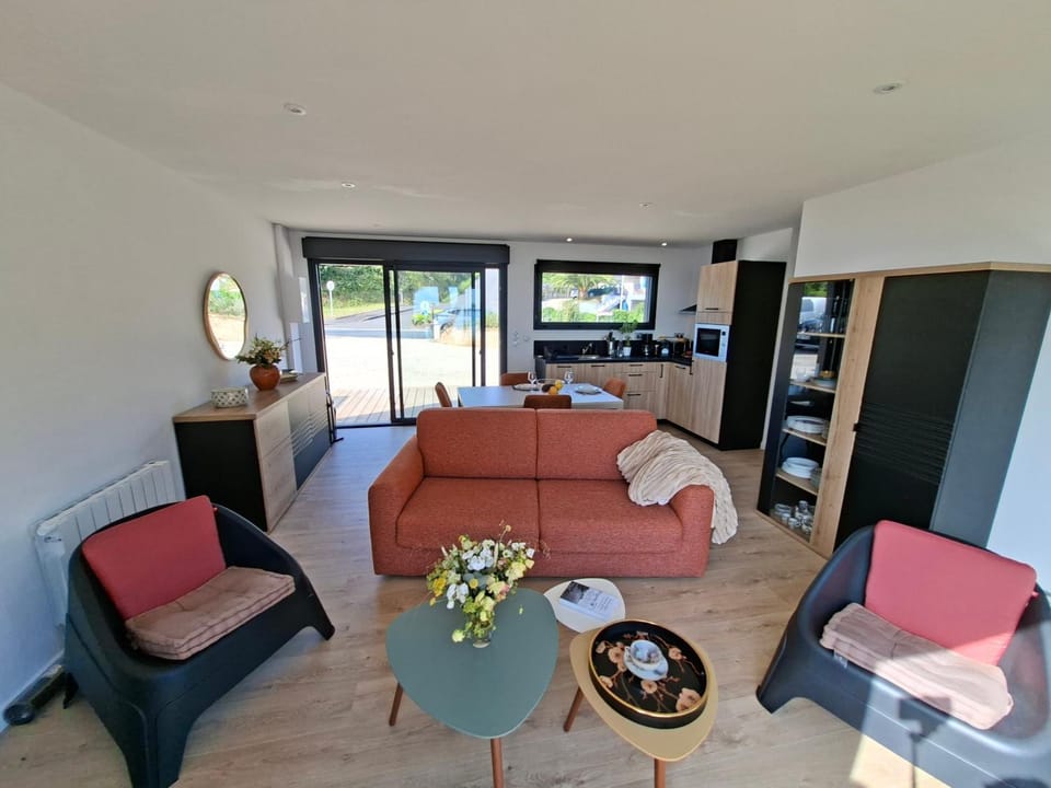 Living room, Dining area, Communal kitchen