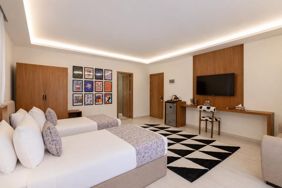 Bed, TV and multimedia, Bedroom