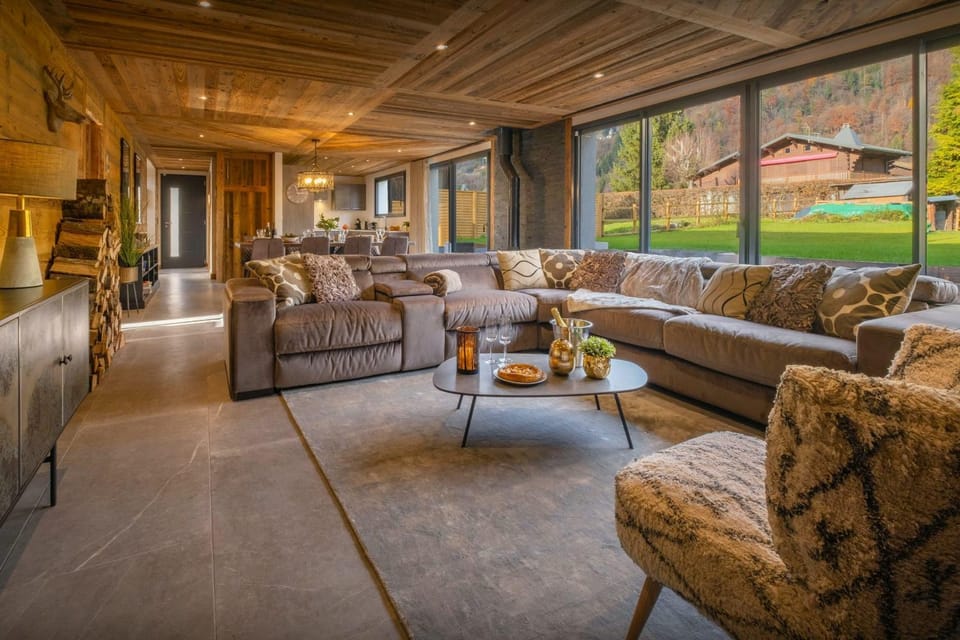 Living room, Seating area