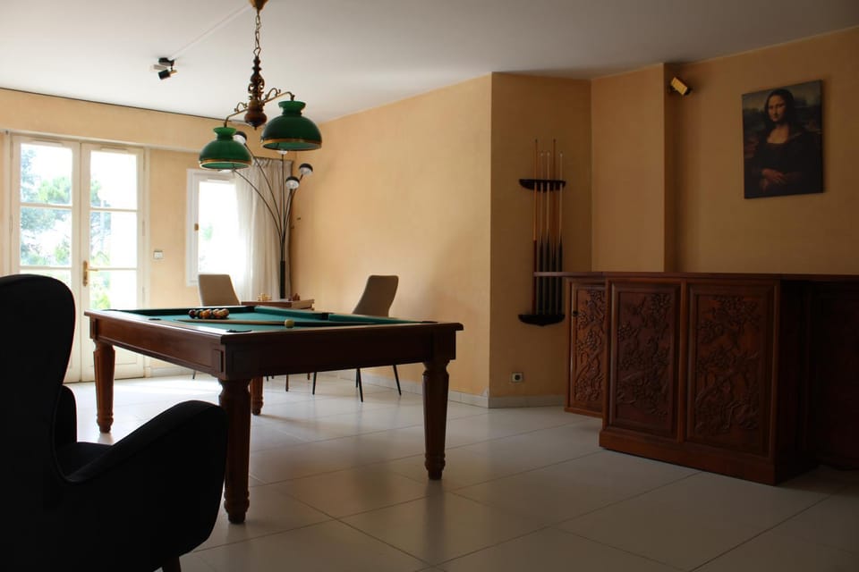 VILLA 10 PERSONNES AVEC GRANDE PISCINE PRES Du ROCHER ET DU LAC Villa in Roquebrune-sur-Argens