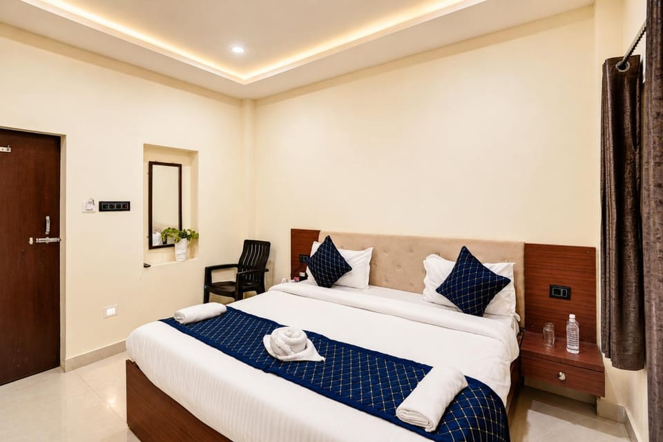Bed, Seating area, Bedroom, towels, wardrobe