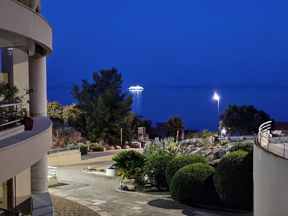 Le phare, superbe vue mer, piscine climatisation parking Apartment in Occitanie