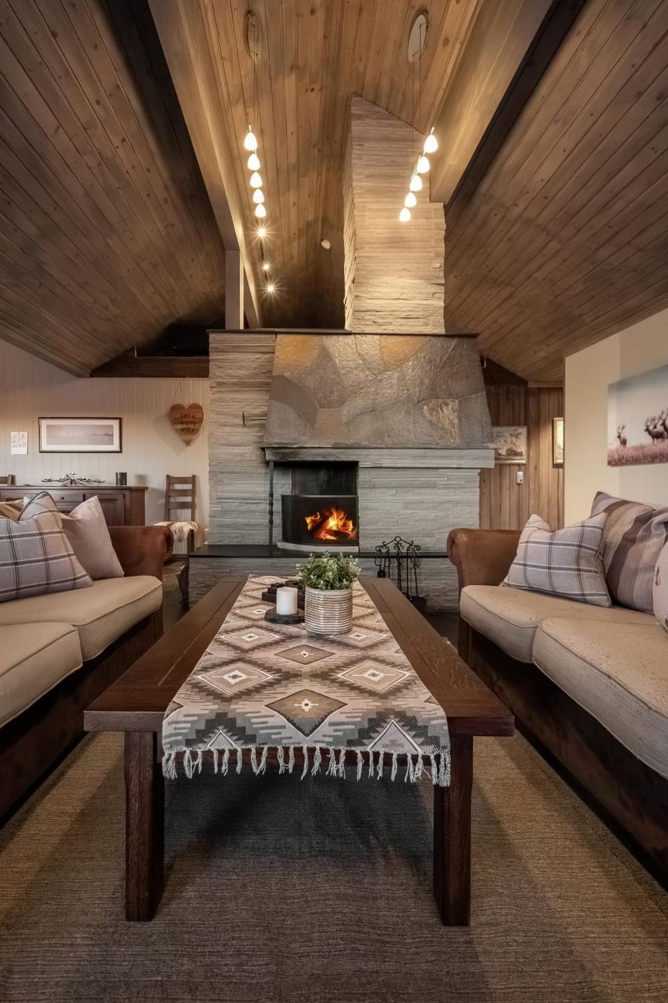 Living room, Seating area, fireplace