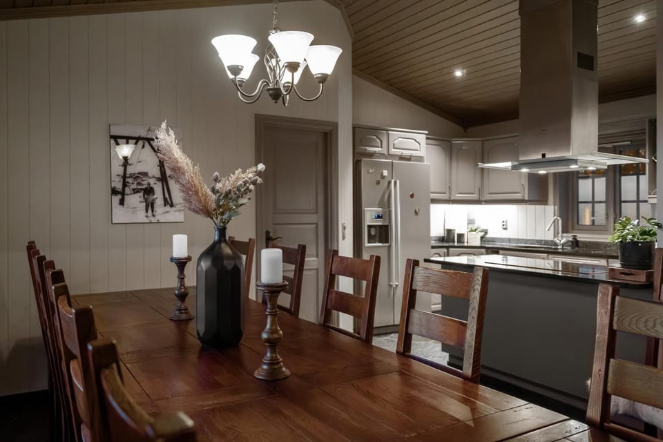 Kitchen or kitchenette, Dining area, stove