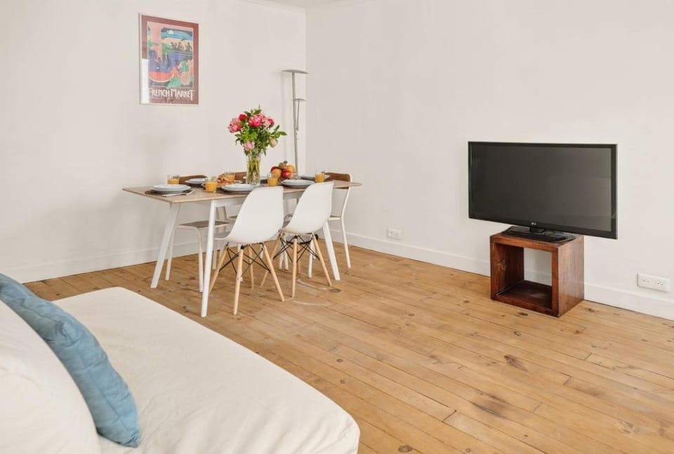 TV and multimedia, Living room, Dining area