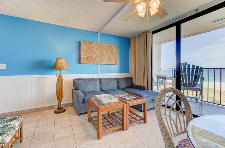 View (from property/room), Balcony/Terrace, Living room