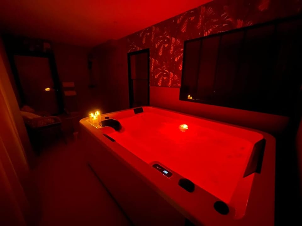 Appartement Nympha - Jacuzzi Privatif - Luxe & Intimité Apartment in Brittany