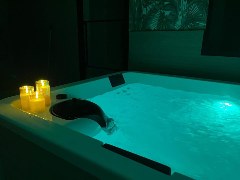 Appartement Nympha - Jacuzzi Privatif - Luxe & Intimité Apartment in Brittany