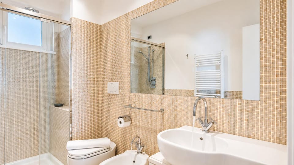 Shower, Toilet, bidet