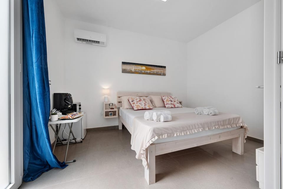 Living room, Bedroom