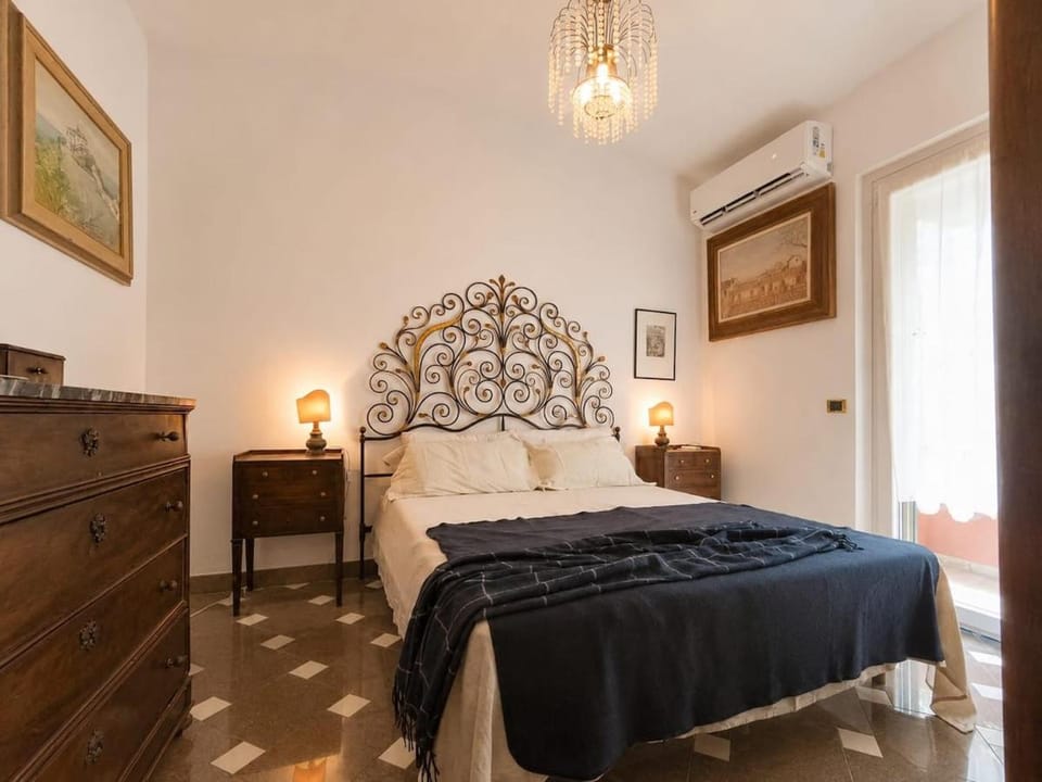 Bed, Bedroom, air conditioner