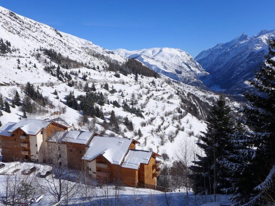 Appartement cosy 2 pièces cabine, 4 pers, à 400m des pistes, parking inclus - FR-1-297-58 Cabin in Auris