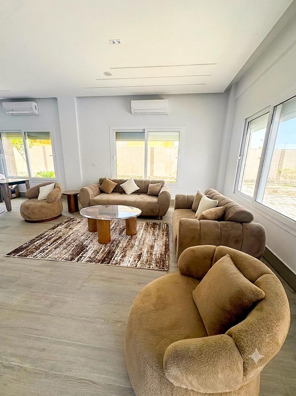 Living room, Seating area