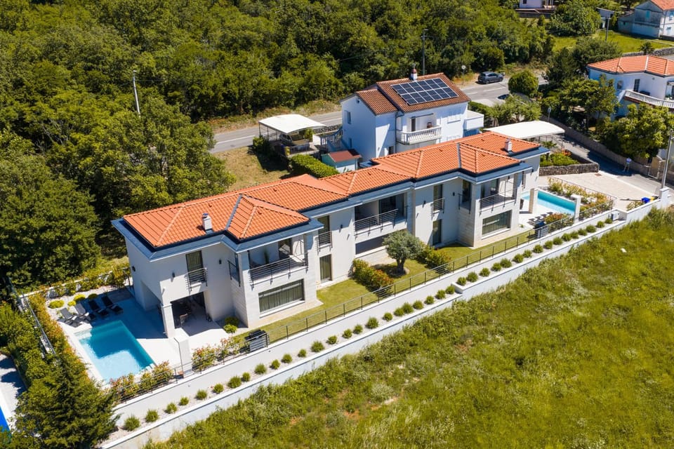 Property building, Natural landscape, Bird's eye view, Swimming pool
