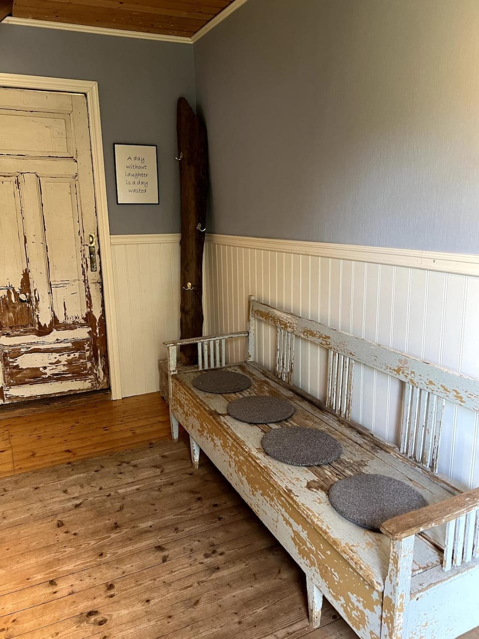 Swedish cabin in Nature, Near 3 lakes - With new Kitchen and Bathroom Cabin in Sweden