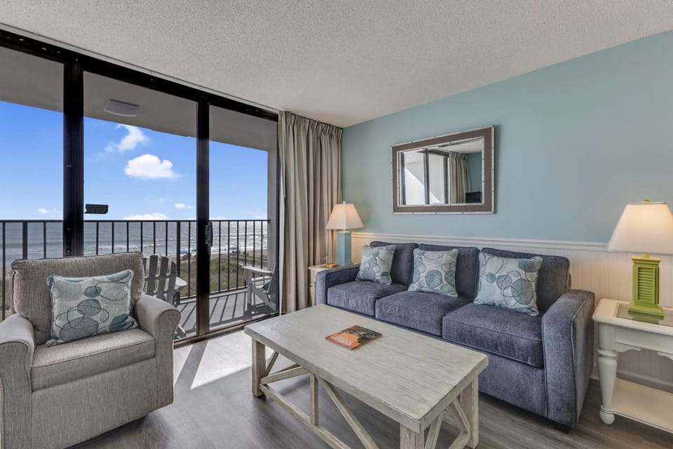 View (from property/room), Balcony/Terrace, Living room