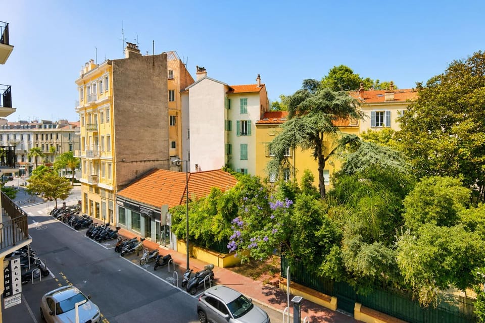 New ! Cannes City Center Studio Terrace AC BENAKEY Apartment in Cannes