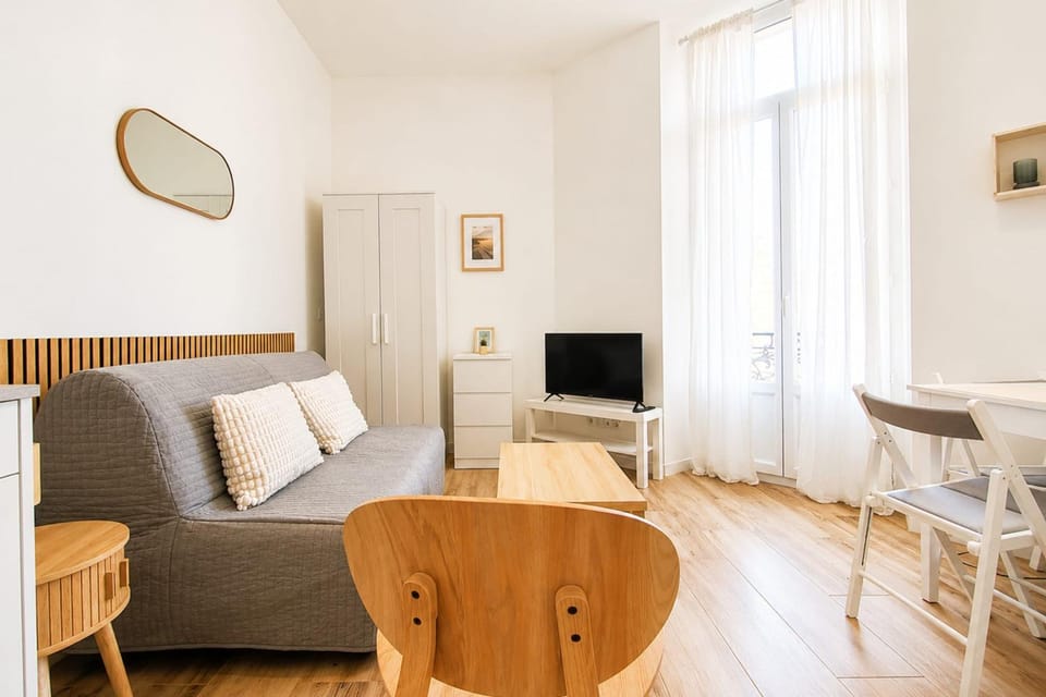 New ! Cannes City Center Studio Terrace AC BENAKEY Apartment in Cannes