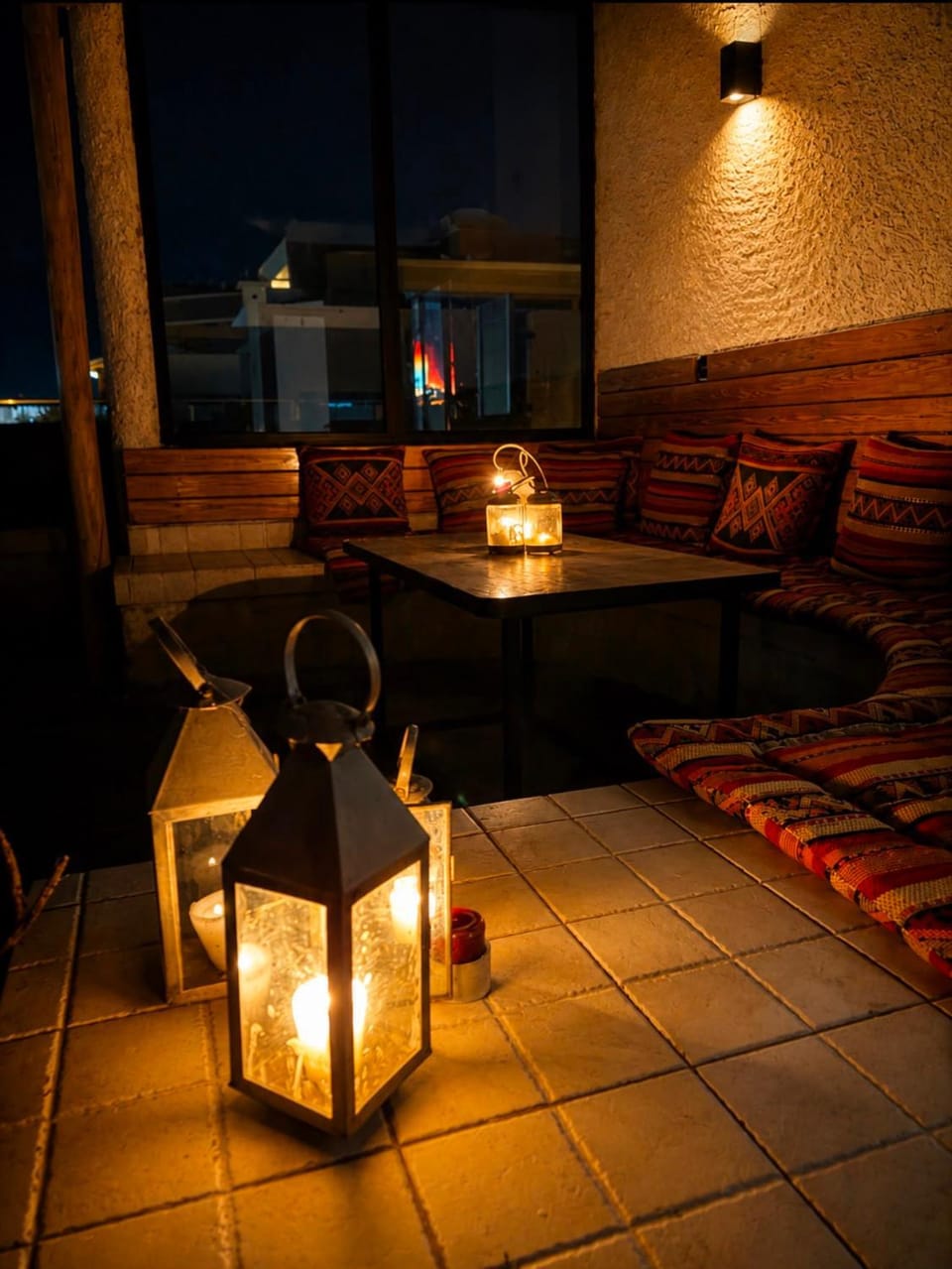 Night, Seating area
