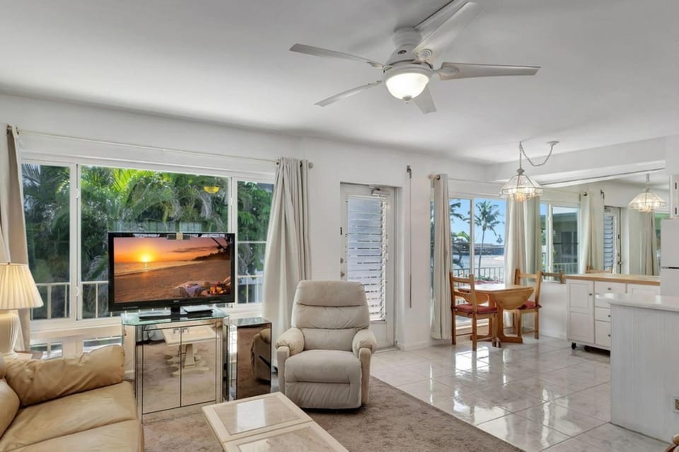 One Bedroom Condo with Waterfront Balcony and Coastal Breezes Apartment in Riviera Beach