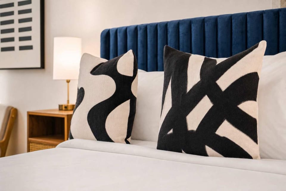 Boulevard Stays Luxe Downtown Studio Pool Gym & Parking Apartment in Phoenix