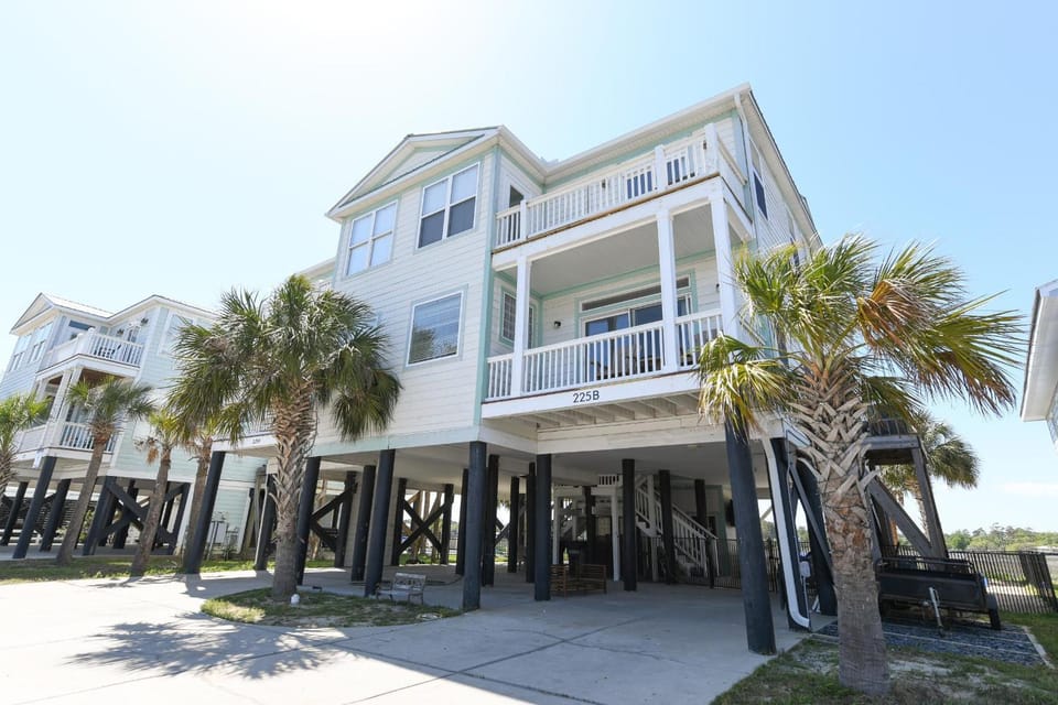 Marsh Mellow House in Garden City