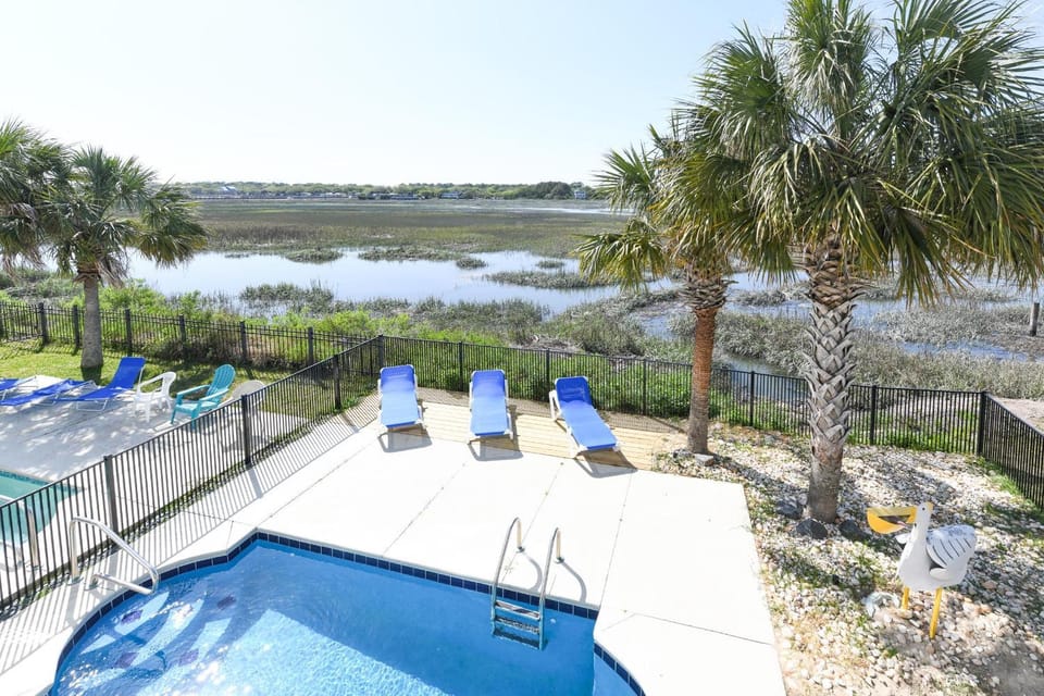 Marsh Mellow House in Garden City