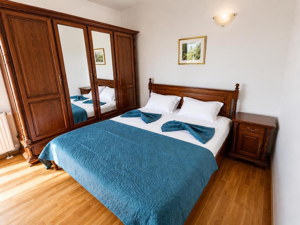 Bed, Photo of the whole room, Bedroom, wardrobe