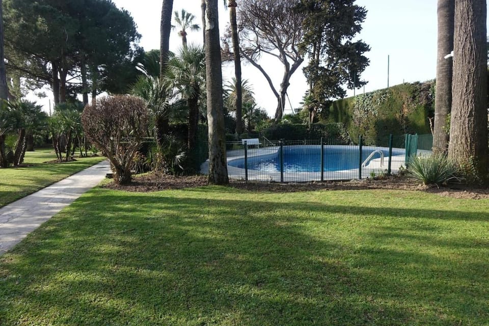 Air-conditioned waterfront apartment with pool Apartment in Cannes