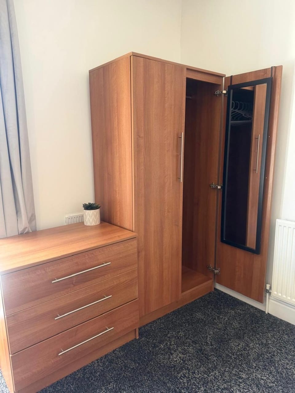 Premium Bedroom Escape Vacation rental in Hull