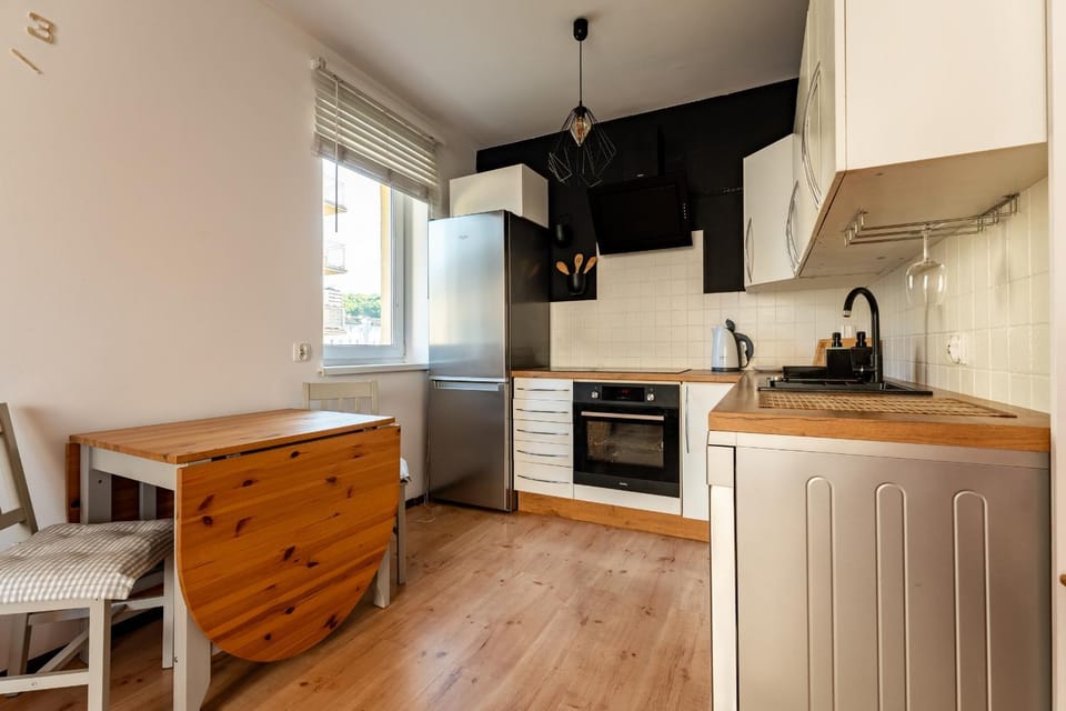 Kitchen or kitchenette, Dining area, dishwasher, stove
