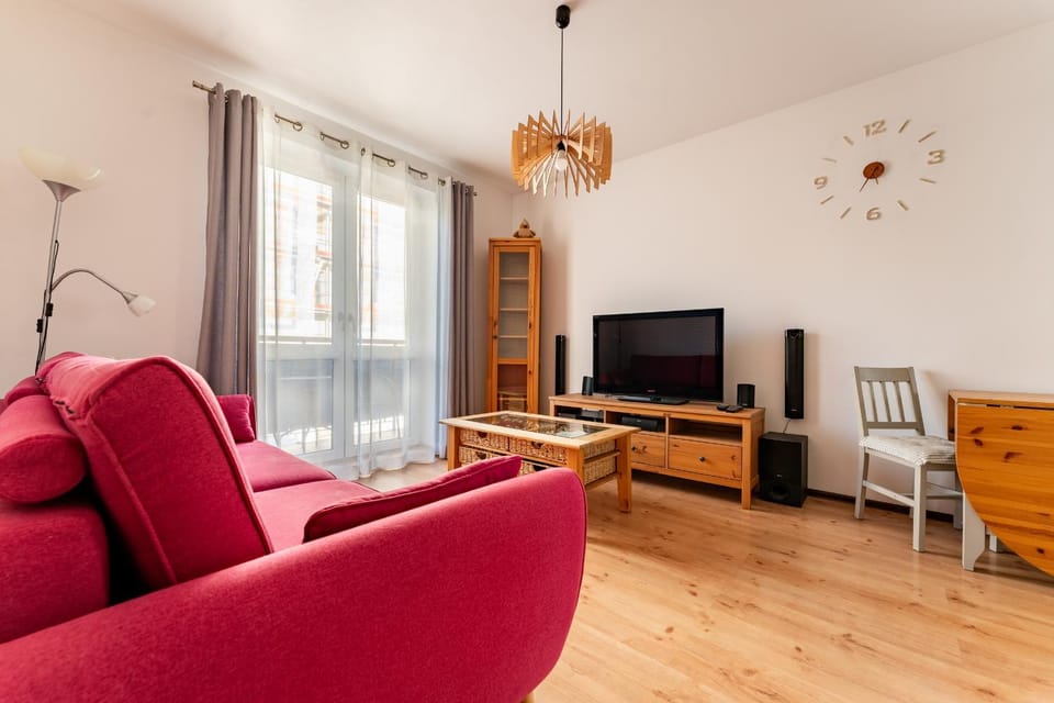 TV and multimedia, Living room, Seating area, Evening entertainment