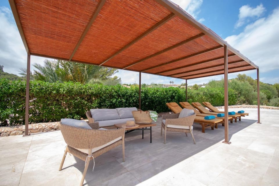 Property building, Balcony/Terrace, Living room
