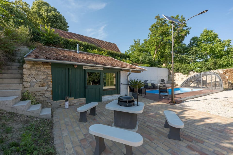 Property building, Garden, Balcony/Terrace, Evening entertainment, Swimming pool