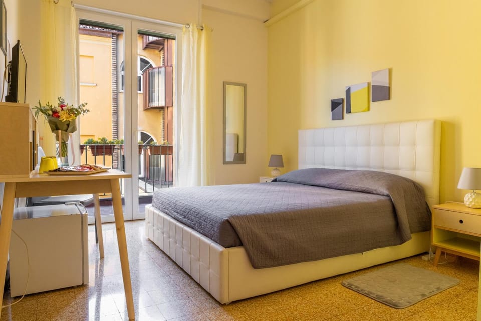 San Felice Central Room Bed and Breakfast in Bologna