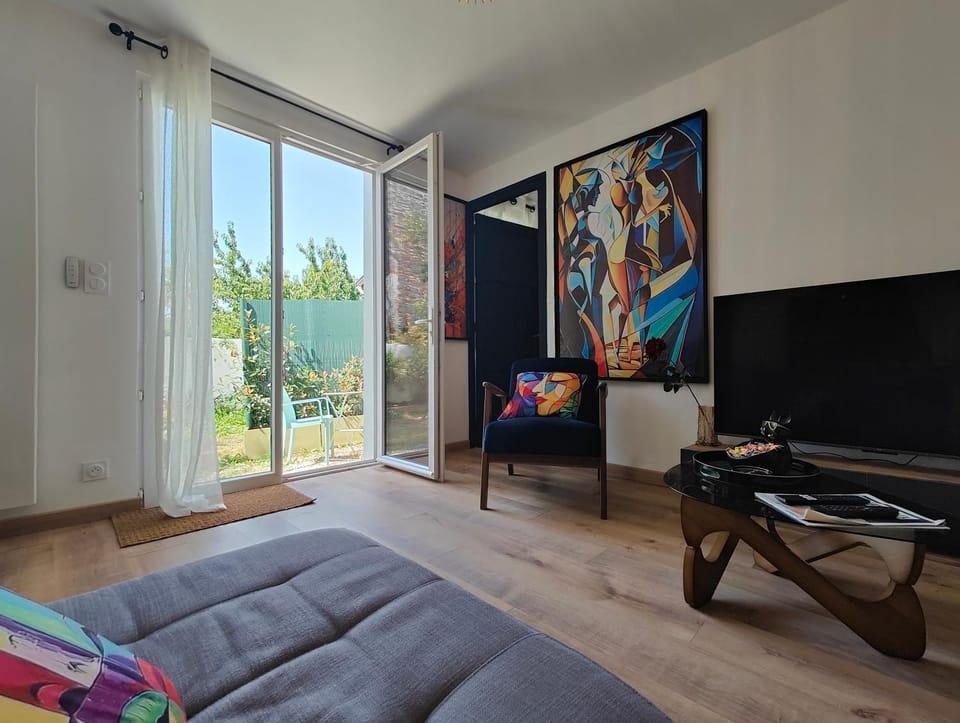 Communal lounge/ TV room