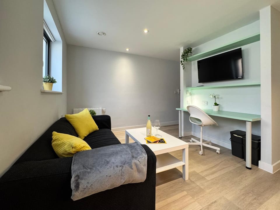 Boutique Exeter Abode with Paid Parking on Street Apartment in Exeter