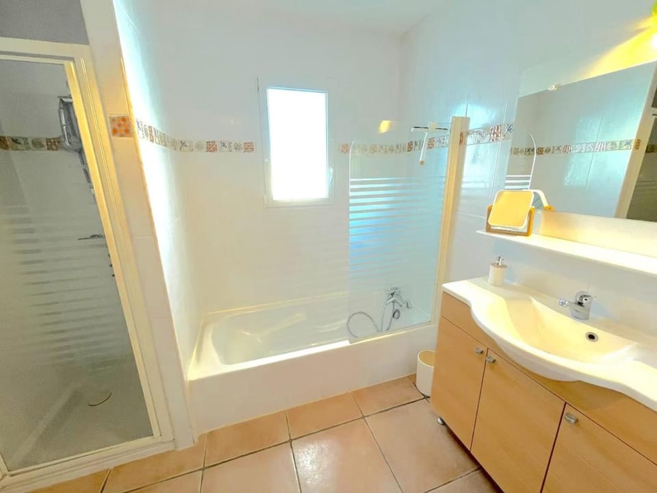 Les Terrasses des Lavandières Spa & Pool 12 people Villa in Pays de la Loire