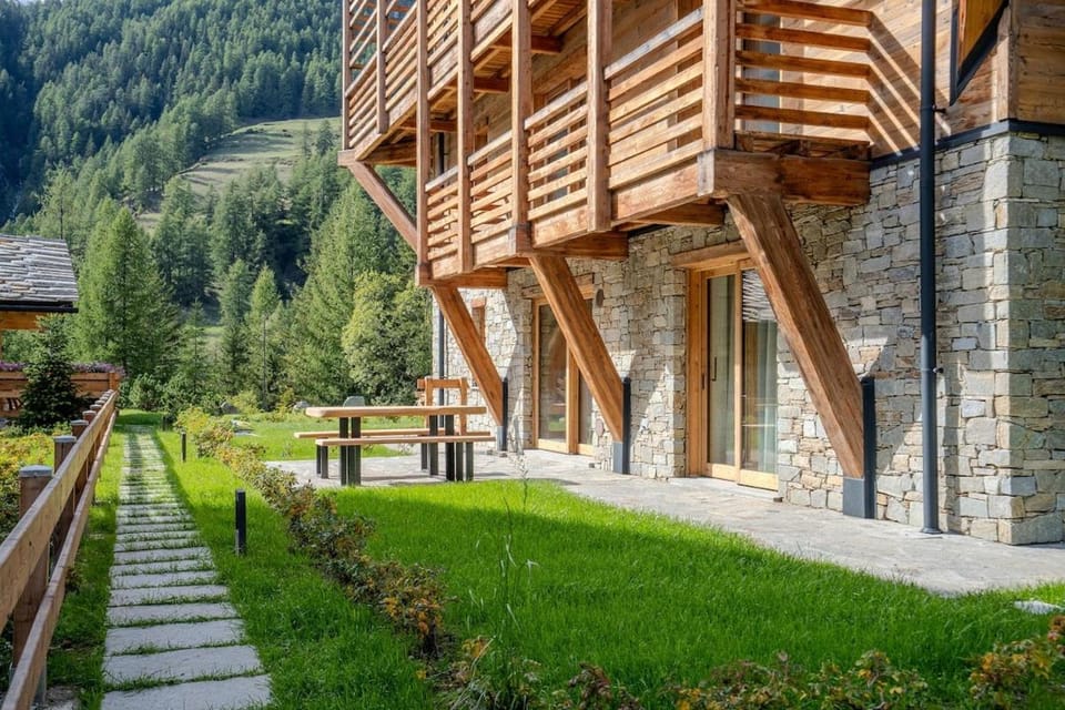 Luxury Suite Champoluc Monterosa Ski Apartment in Valtournenche