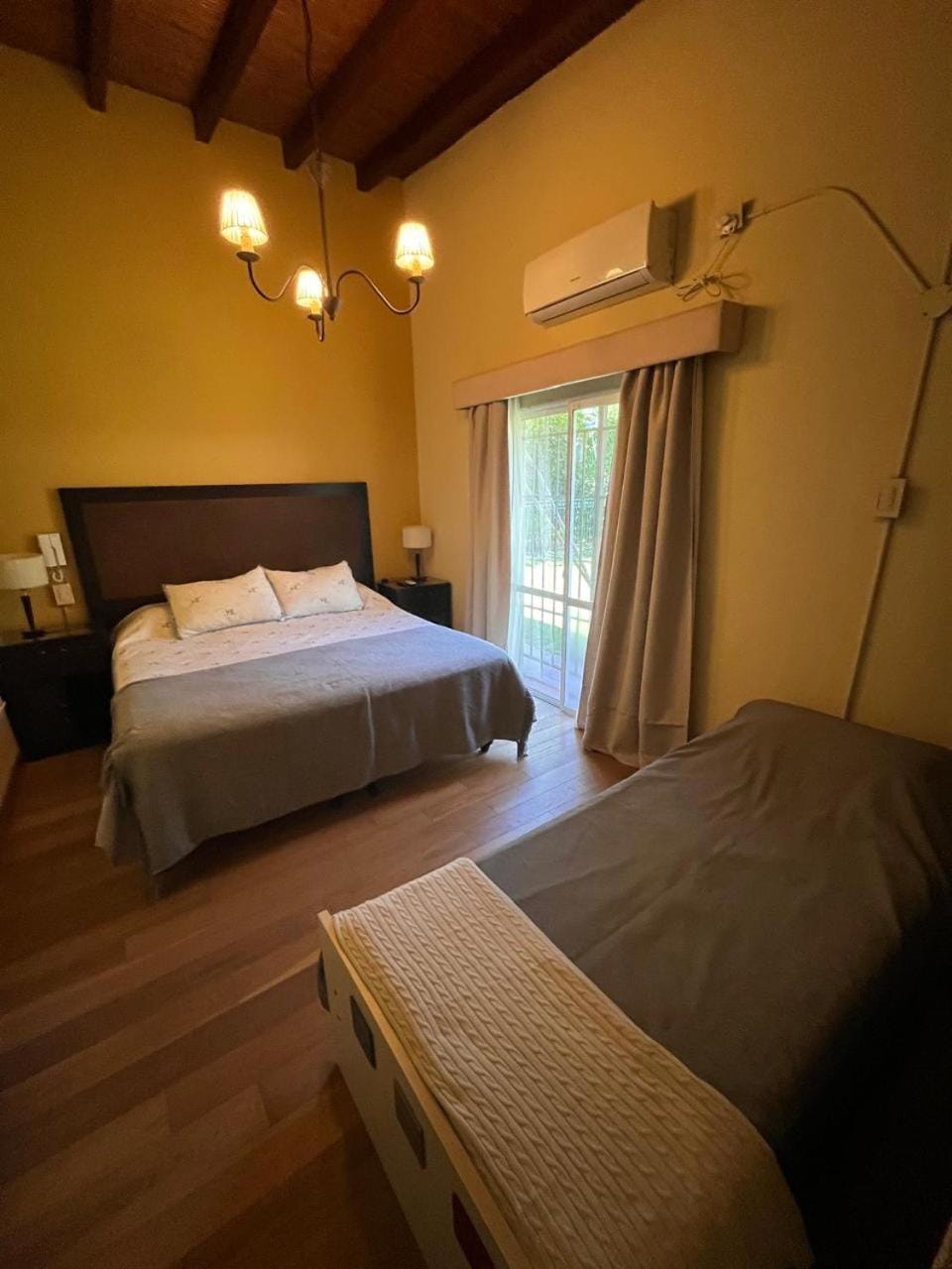 BERDINA habitación premium suite con patio de uvas,hidromasaje,kitchenette y cochera en un callejon privado del casco historico de Chacras de Coria Apartment in Luján de Cuyo