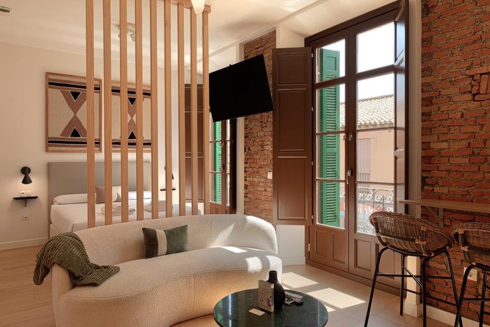 Communal lounge/ TV room, TV and multimedia, Living room, Seating area, Evening entertainment