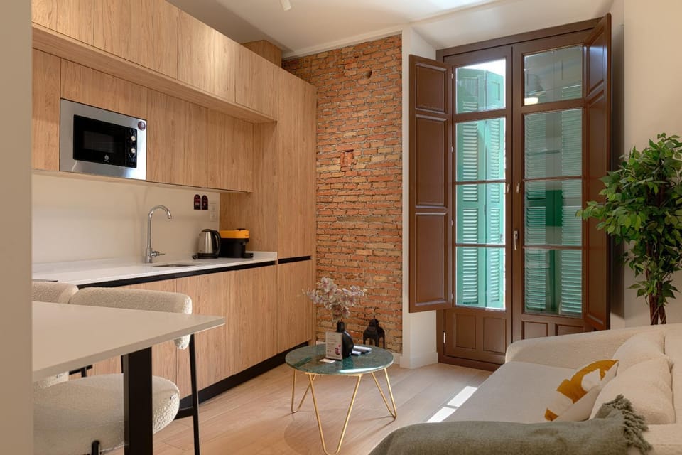 Kitchen or kitchenette, Photo of the whole room, minibar, oven, stove