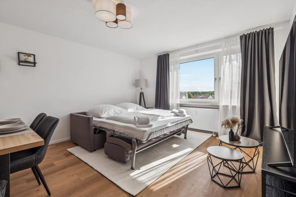Bed, TV and multimedia, Living room, Photo of the whole room, Seating area, Bedroom